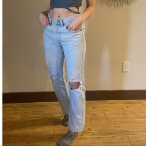 Perfect 90s vibes distressed jeans